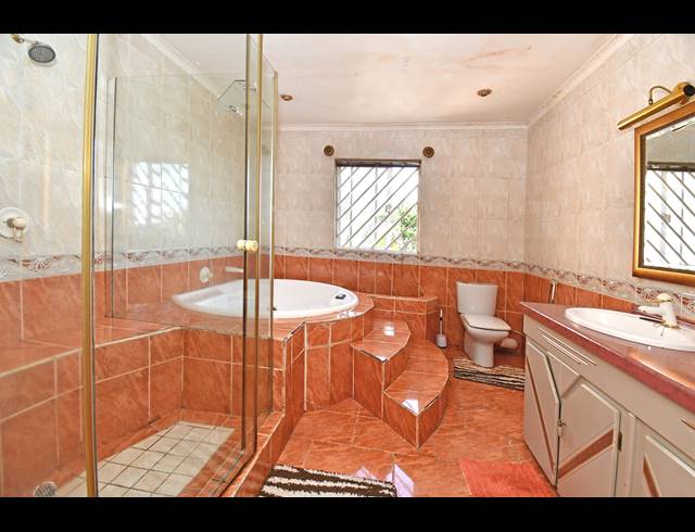 4 BEDROOM HOUSE FOR SALE IN MAYFAIR WEST